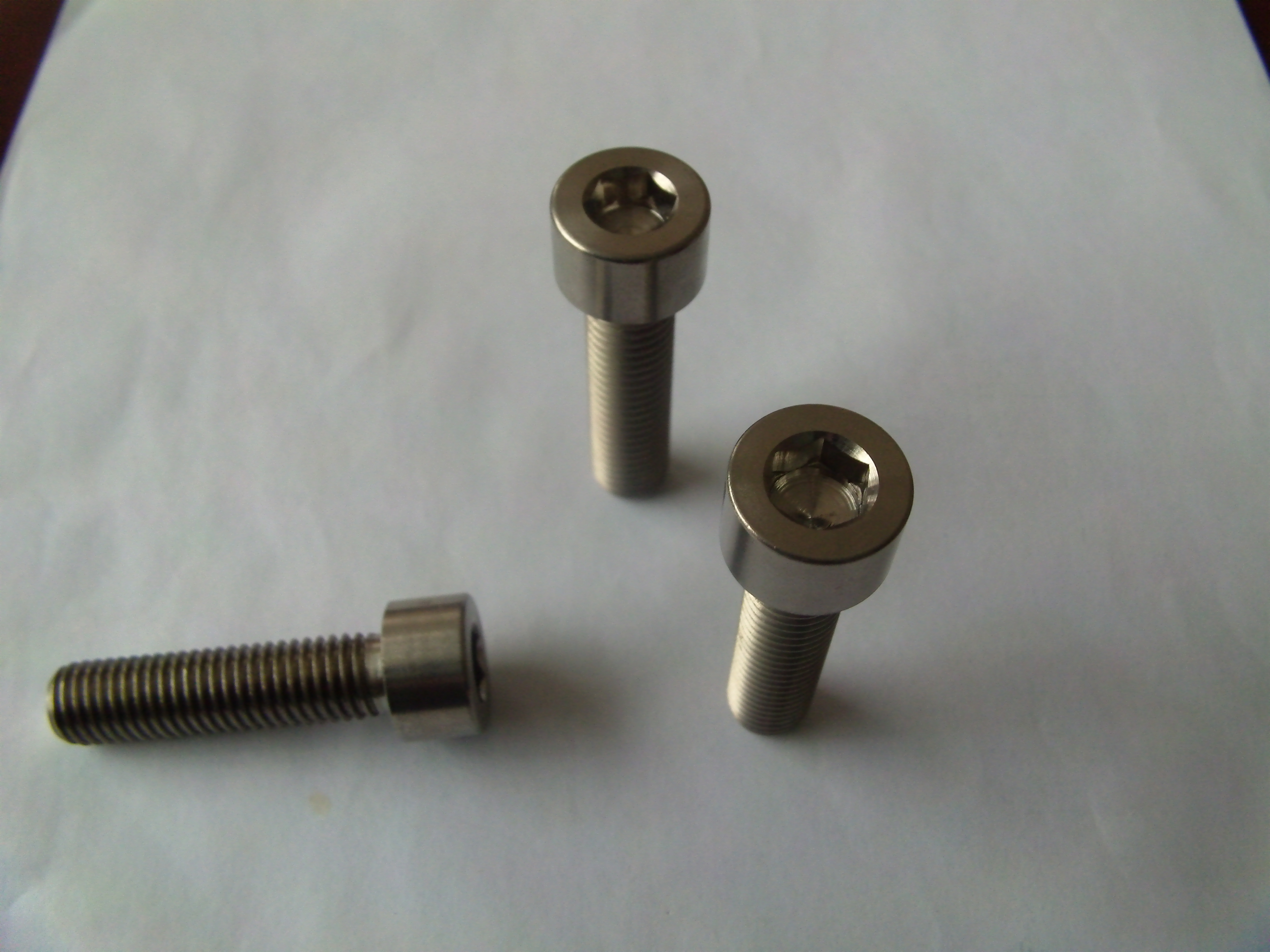 Titan -Sechskant -Sockel -Kopfdeckel Schraube Grade2 DIN 912 